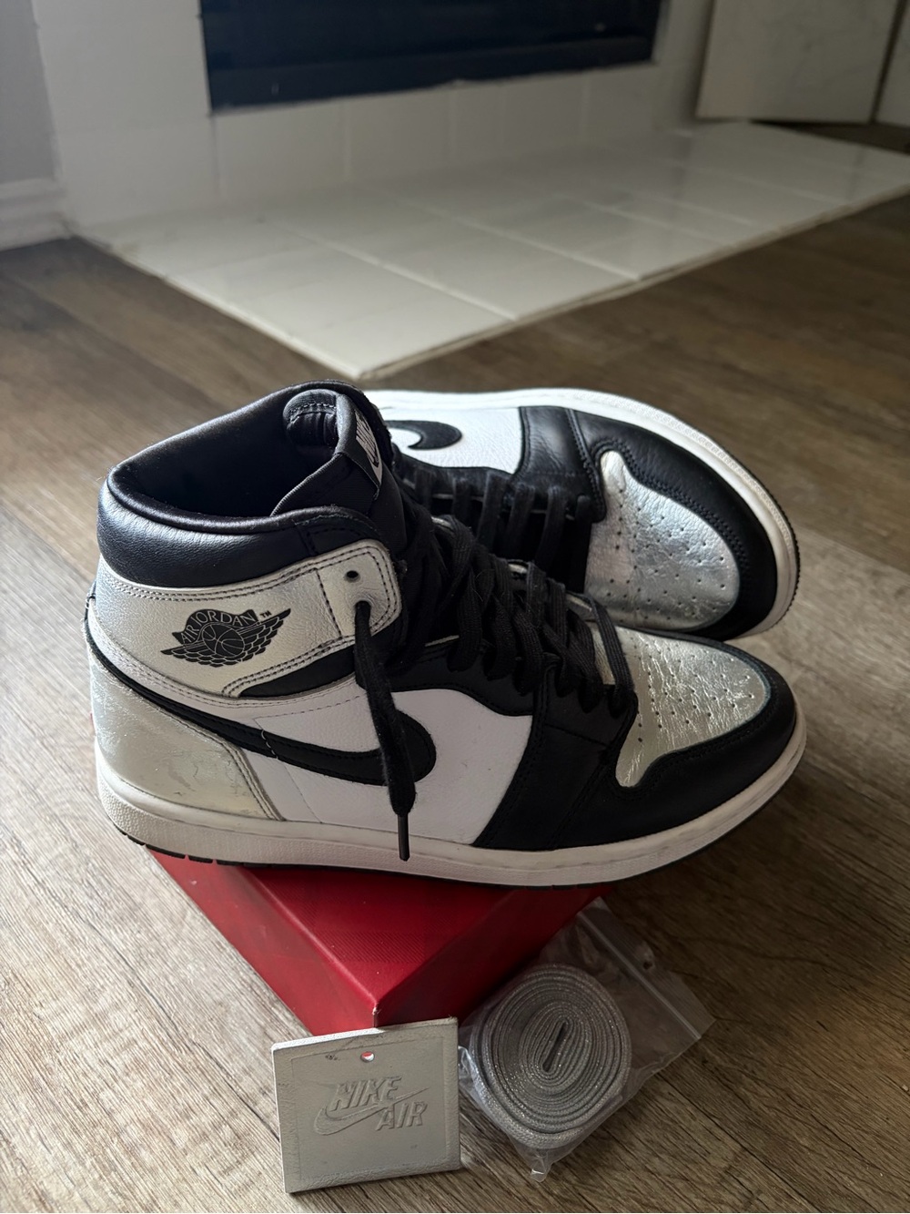 Jordan 1 High OG -"metallic"